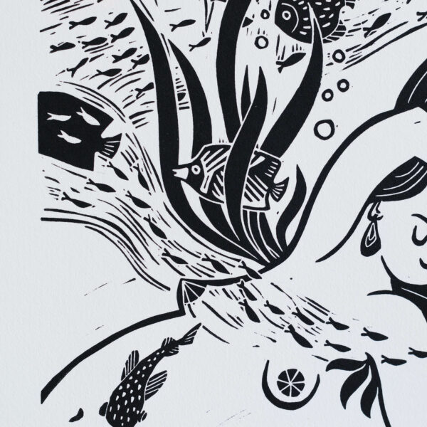 détail d'une linogravure d'une femme sirène aux aisselles poilues