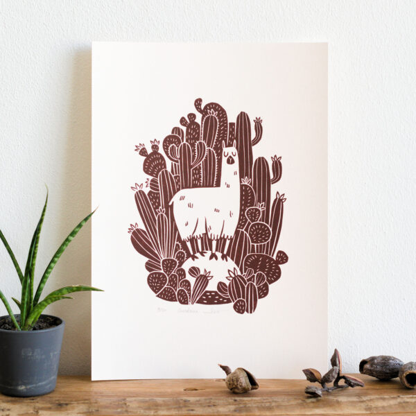 linogravure d'un lama dans les cactus