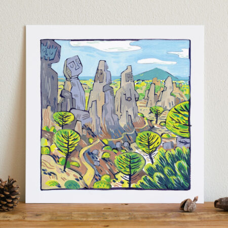 reproduction d'une peinture à la gouache posée sur une table, représentant des rochers géants personnifiés, alignés avec un petit chemin de randonnée qui traverse le cirque et des pins en premier plan