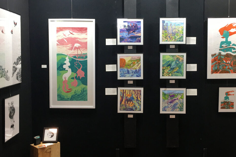 exposition de linogravures et illustrations à la gouache avec un flamant rose et des créatures légendaires d’Occitanie et des Cévennes